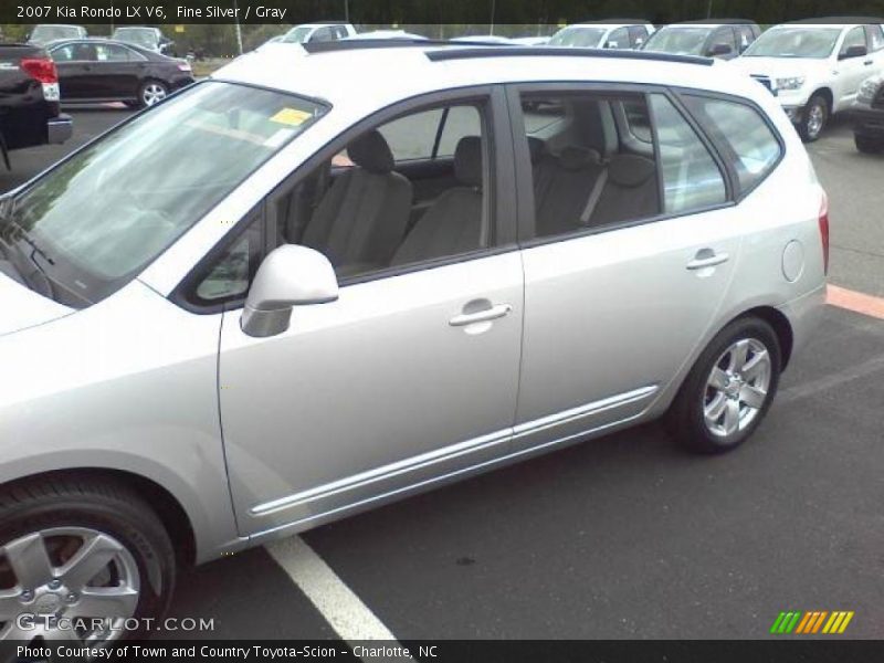 Fine Silver / Gray 2007 Kia Rondo LX V6