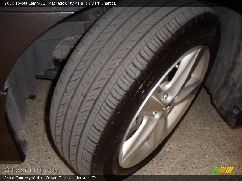 Magnetic Gray Metallic / Dark Charcoal 2010 Toyota Camry SE