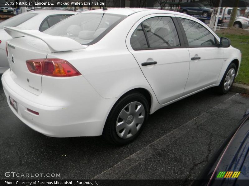 Wicked White Satin / Beige 2009 Mitsubishi Lancer DE