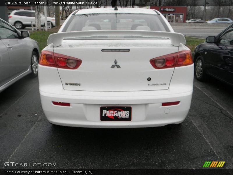 Wicked White Satin / Beige 2009 Mitsubishi Lancer DE