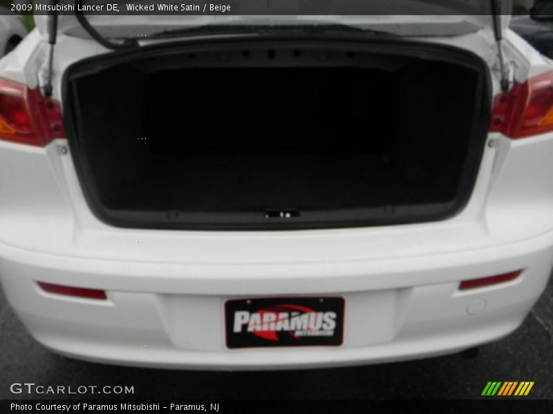 Wicked White Satin / Beige 2009 Mitsubishi Lancer DE