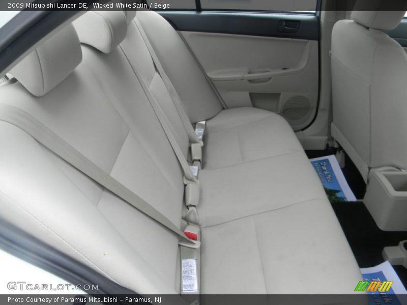 Wicked White Satin / Beige 2009 Mitsubishi Lancer DE