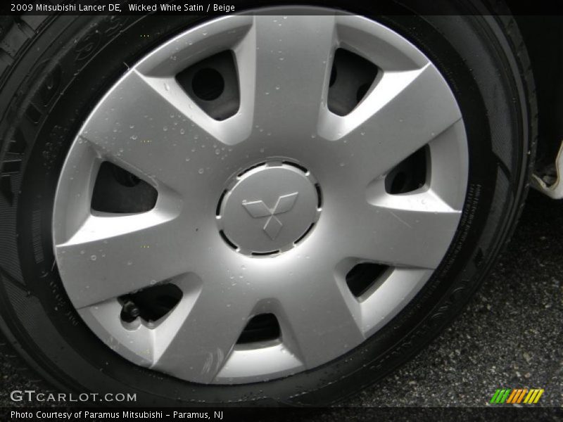 Wicked White Satin / Beige 2009 Mitsubishi Lancer DE