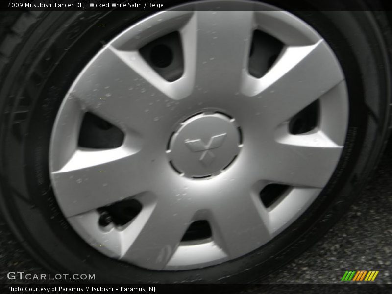 Wicked White Satin / Beige 2009 Mitsubishi Lancer DE