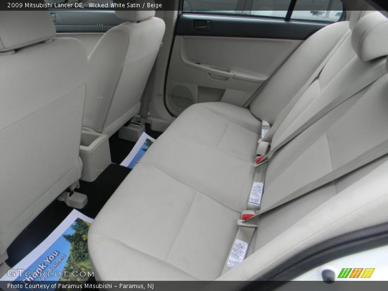 Wicked White Satin / Beige 2009 Mitsubishi Lancer DE