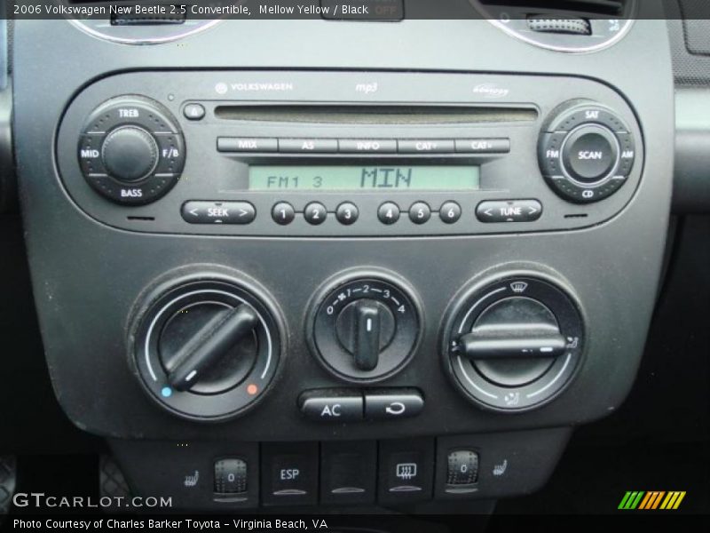 Controls of 2006 New Beetle 2.5 Convertible