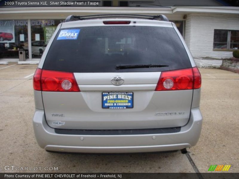 Silver Shadow Pearl / Taupe 2009 Toyota Sienna XLE