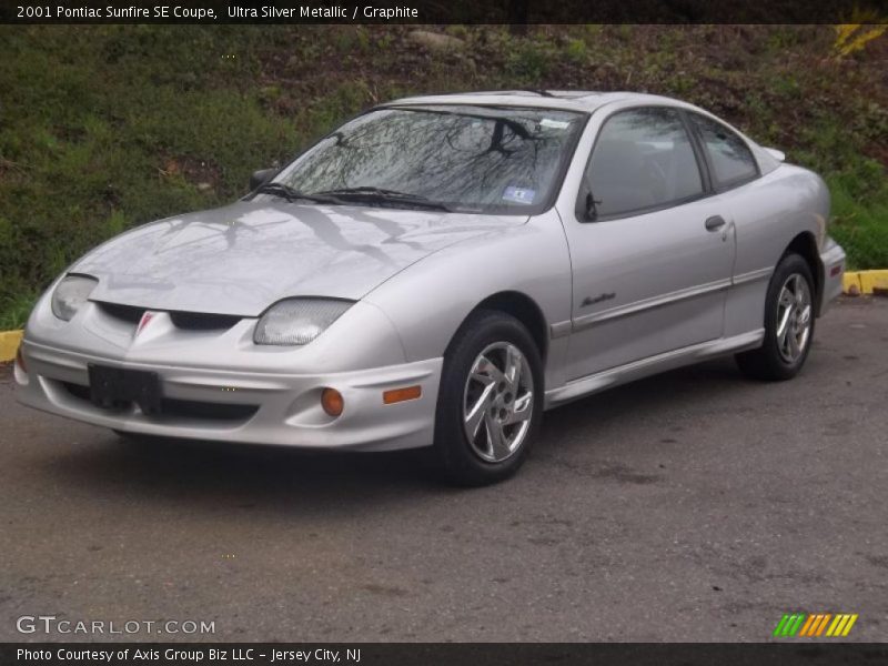 Front 3/4 View of 2001 Sunfire SE Coupe