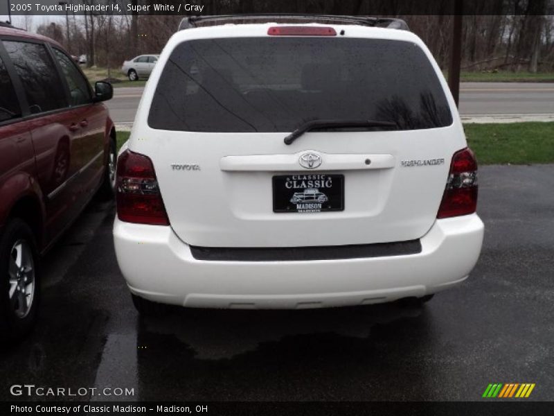 Super White / Gray 2005 Toyota Highlander I4