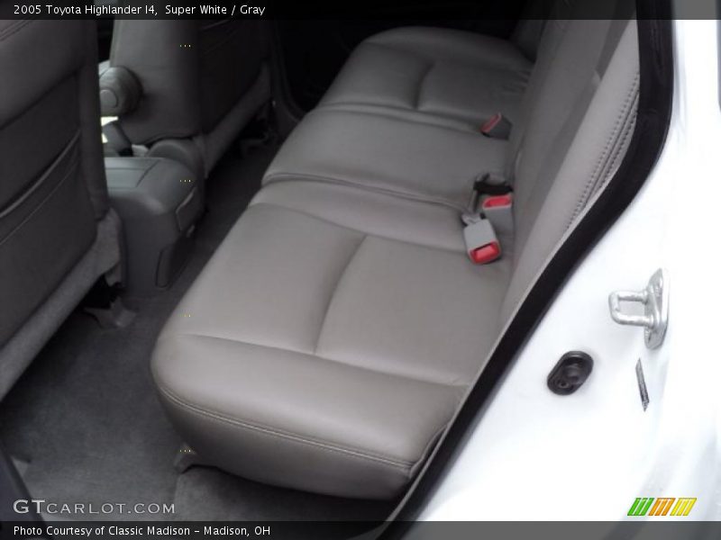Super White / Gray 2005 Toyota Highlander I4