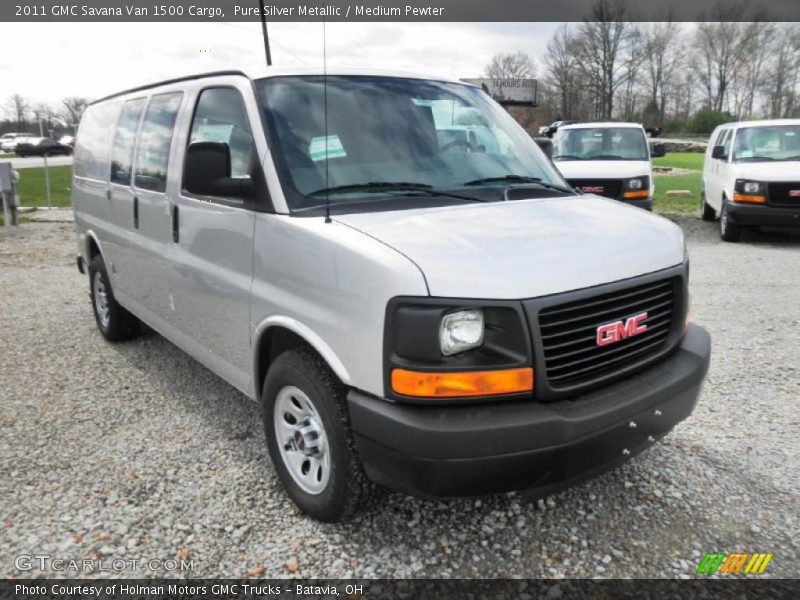 Front 3/4 View of 2011 Savana Van 1500 Cargo