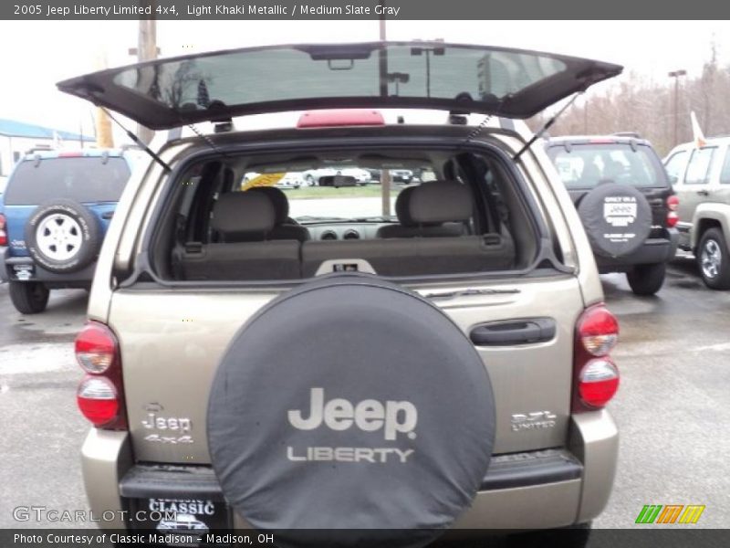 Light Khaki Metallic / Medium Slate Gray 2005 Jeep Liberty Limited 4x4