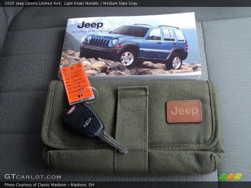 Light Khaki Metallic / Medium Slate Gray 2005 Jeep Liberty Limited 4x4