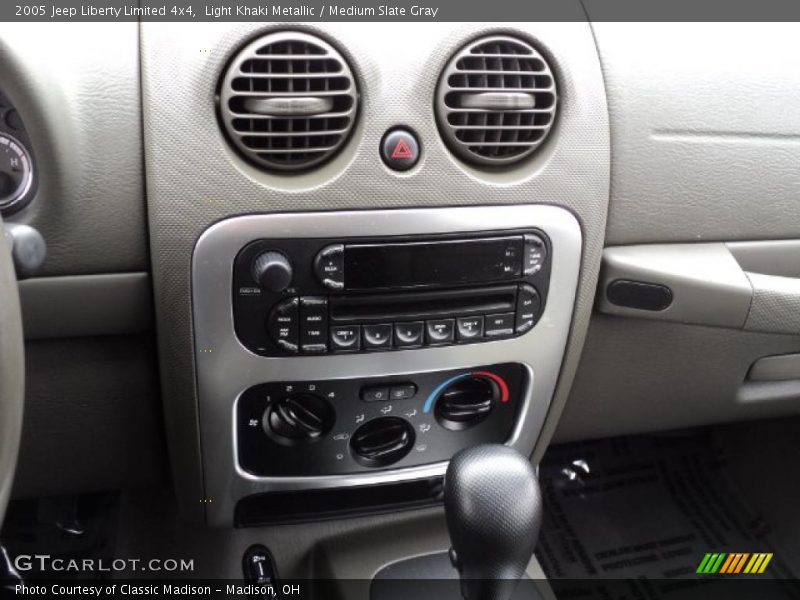 Light Khaki Metallic / Medium Slate Gray 2005 Jeep Liberty Limited 4x4