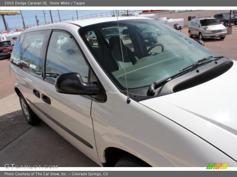 Stone White / Taupe 2003 Dodge Caravan SE