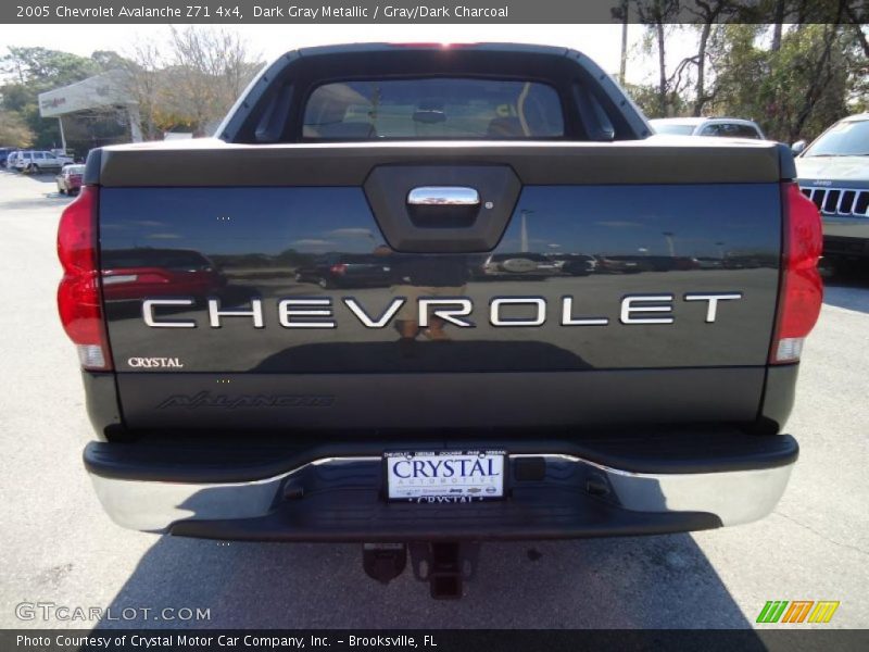 Dark Gray Metallic / Gray/Dark Charcoal 2005 Chevrolet Avalanche Z71 4x4