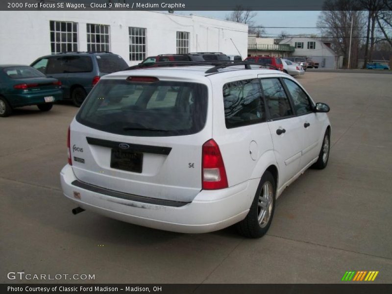 Cloud 9 White / Medium Graphite 2000 Ford Focus SE Wagon