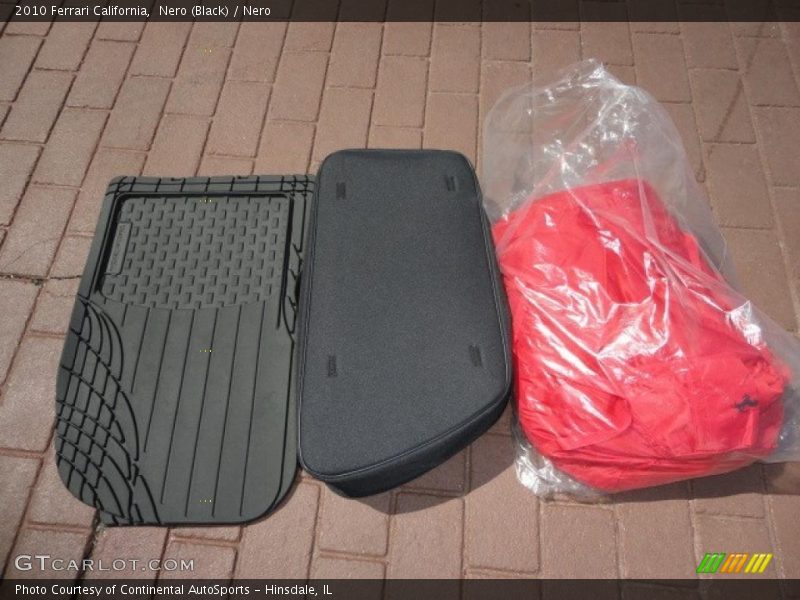 Nero (Black) / Nero 2010 Ferrari California