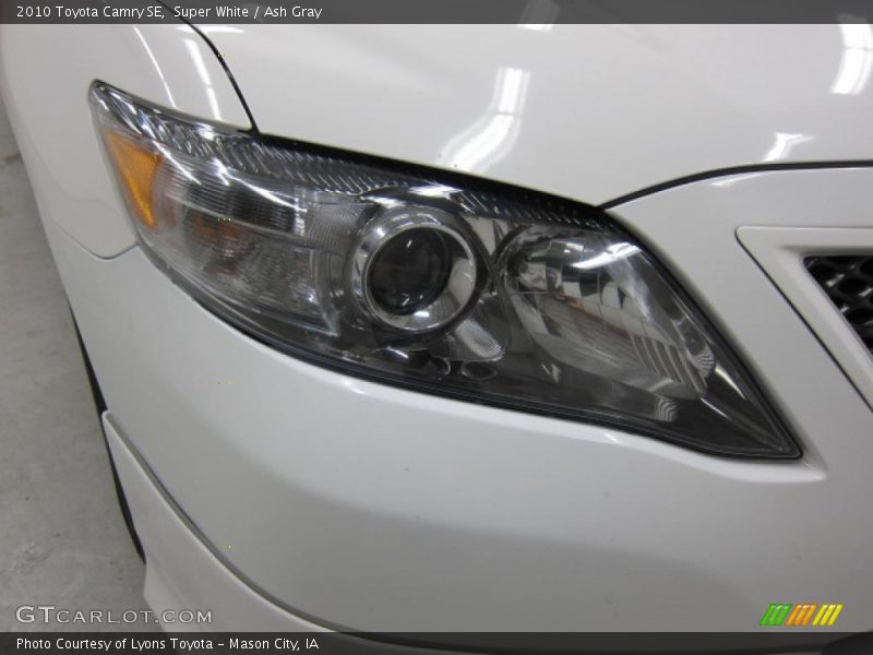 Super White / Ash Gray 2010 Toyota Camry SE