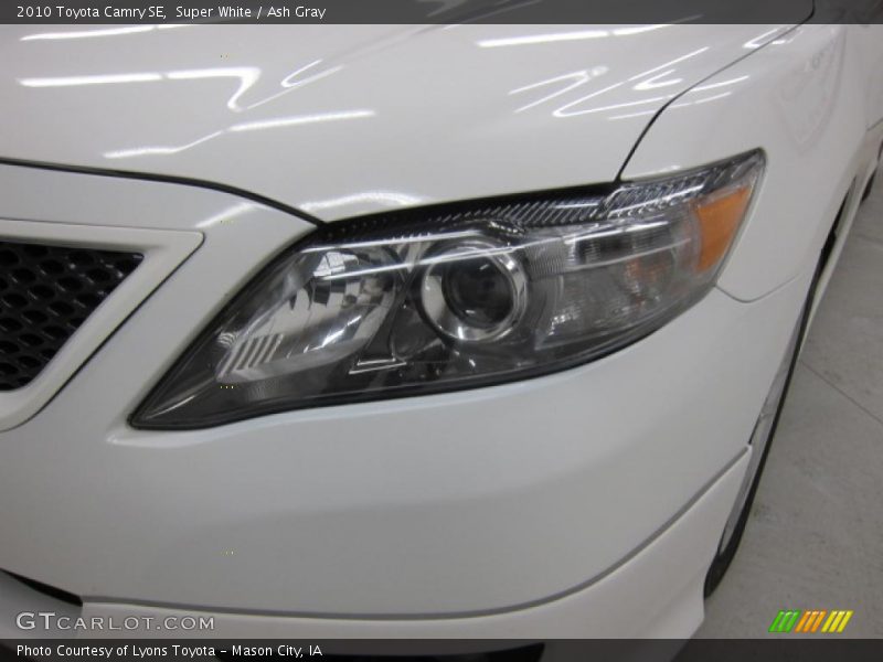 Super White / Ash Gray 2010 Toyota Camry SE