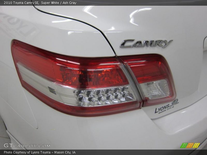 Super White / Ash Gray 2010 Toyota Camry SE
