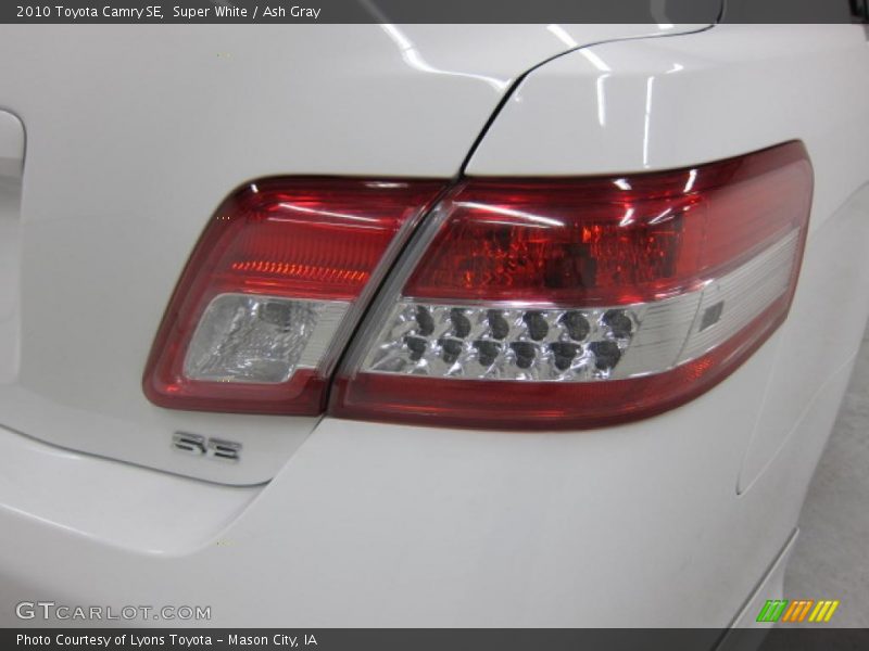 Super White / Ash Gray 2010 Toyota Camry SE