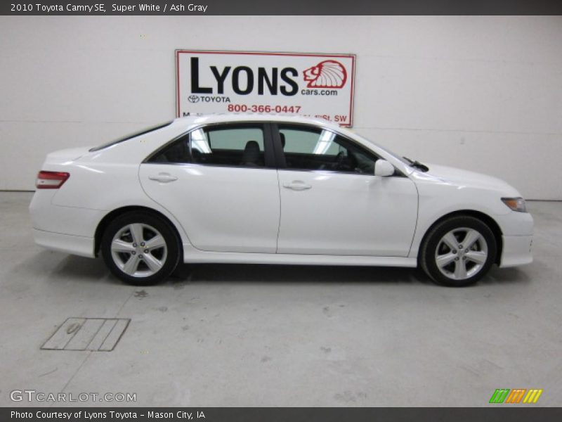 Super White / Ash Gray 2010 Toyota Camry SE