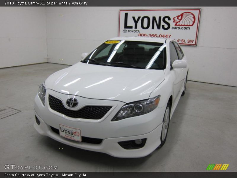 Super White / Ash Gray 2010 Toyota Camry SE