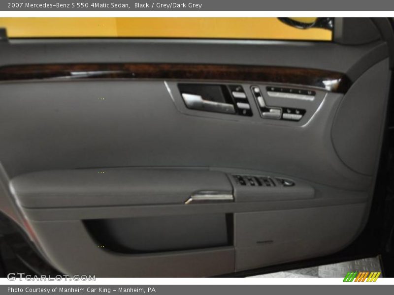 Black / Grey/Dark Grey 2007 Mercedes-Benz S 550 4Matic Sedan