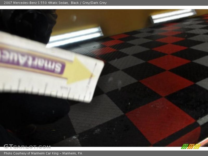 Black / Grey/Dark Grey 2007 Mercedes-Benz S 550 4Matic Sedan