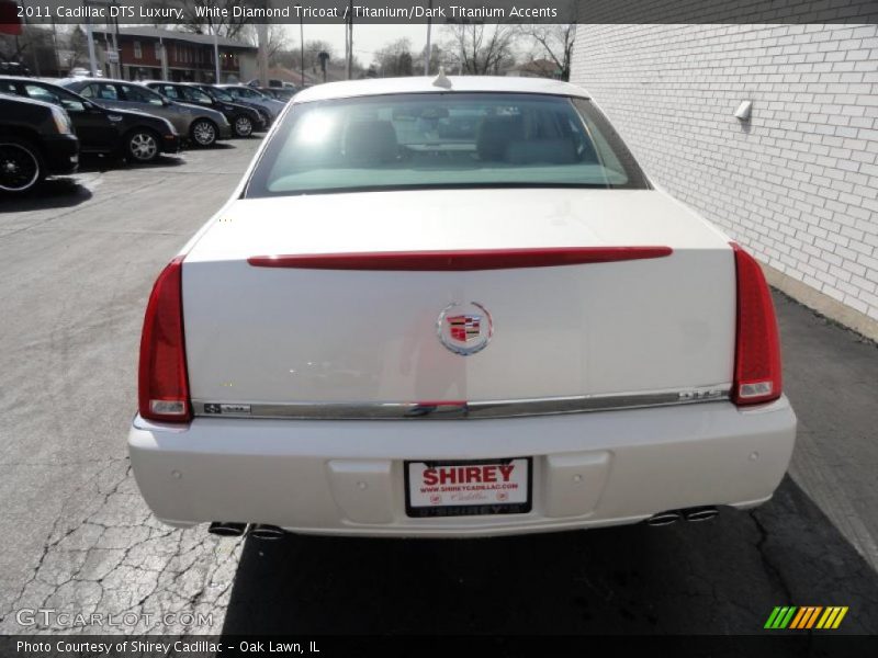 White Diamond Tricoat / Titanium/Dark Titanium Accents 2011 Cadillac DTS Luxury