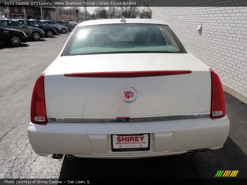 White Diamond Tricoat / Shale/Cocoa Accents 2011 Cadillac DTS Luxury