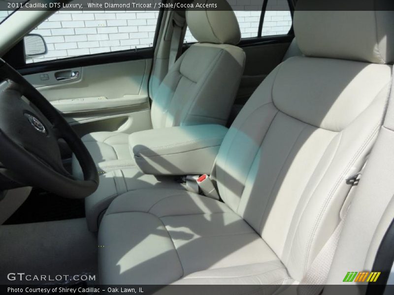 White Diamond Tricoat / Shale/Cocoa Accents 2011 Cadillac DTS Luxury