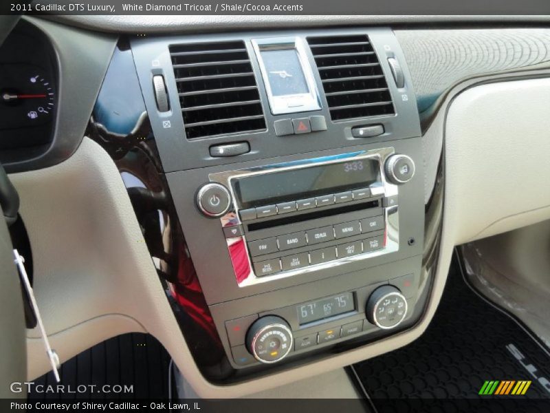 White Diamond Tricoat / Shale/Cocoa Accents 2011 Cadillac DTS Luxury