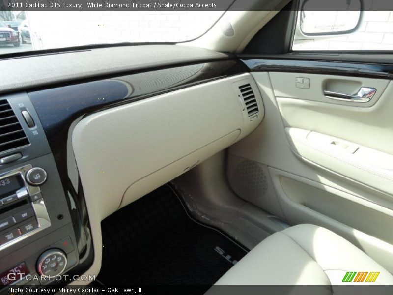 White Diamond Tricoat / Shale/Cocoa Accents 2011 Cadillac DTS Luxury