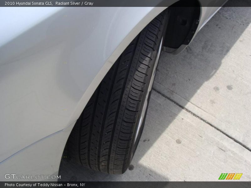 Radiant Silver / Gray 2010 Hyundai Sonata GLS