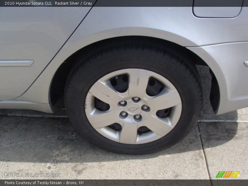 Radiant Silver / Gray 2010 Hyundai Sonata GLS