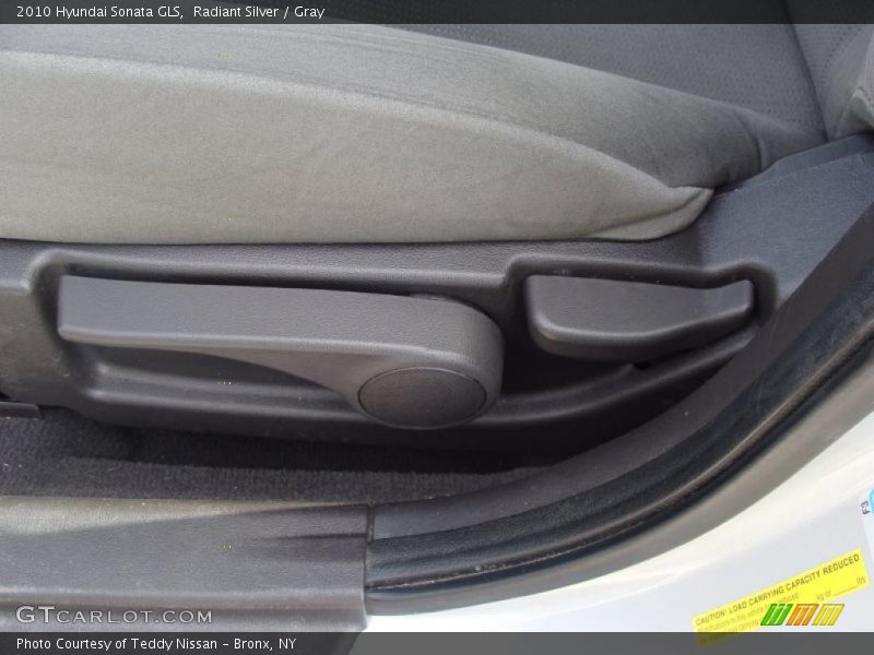 Radiant Silver / Gray 2010 Hyundai Sonata GLS