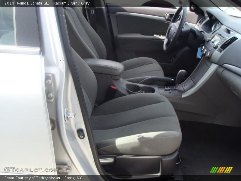 Radiant Silver / Gray 2010 Hyundai Sonata GLS