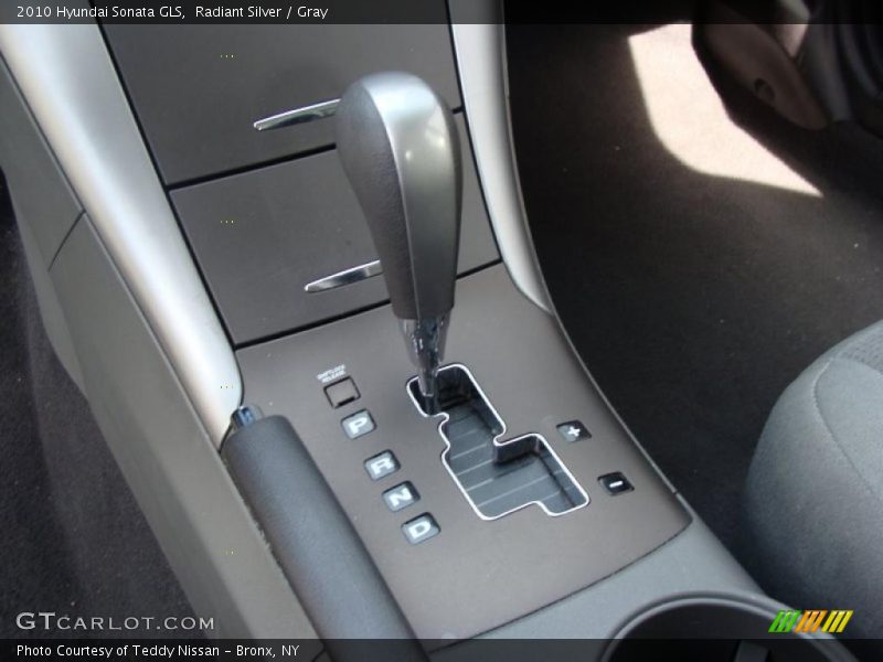 Radiant Silver / Gray 2010 Hyundai Sonata GLS