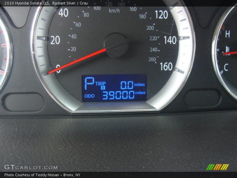 Radiant Silver / Gray 2010 Hyundai Sonata GLS