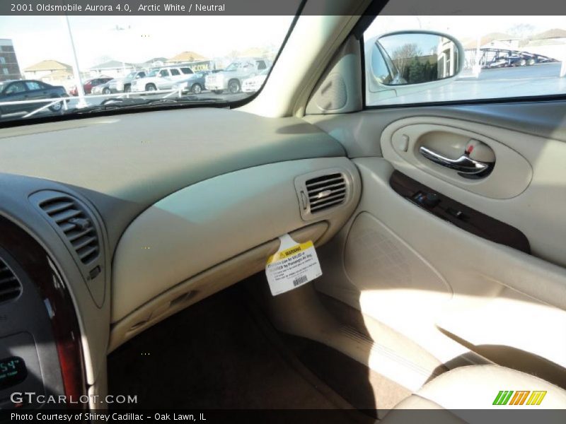 Arctic White / Neutral 2001 Oldsmobile Aurora 4.0