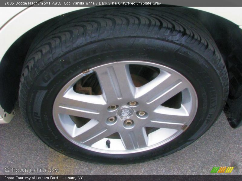  2005 Magnum SXT AWD Wheel
