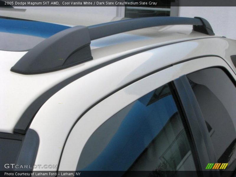 Cool Vanilla White / Dark Slate Gray/Medium Slate Gray 2005 Dodge Magnum SXT AWD