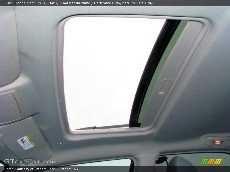 Cool Vanilla White / Dark Slate Gray/Medium Slate Gray 2005 Dodge Magnum SXT AWD
