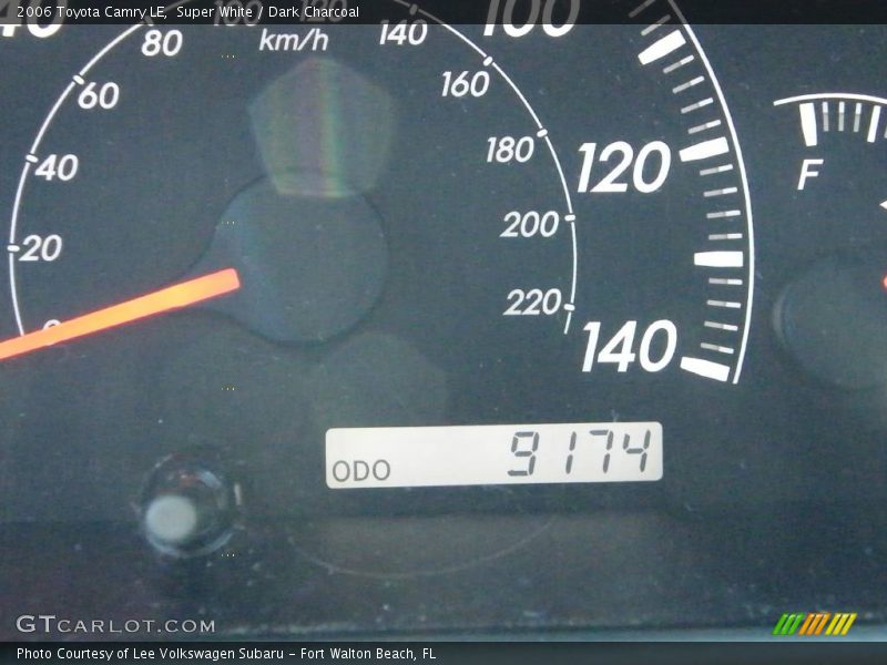 Super White / Dark Charcoal 2006 Toyota Camry LE