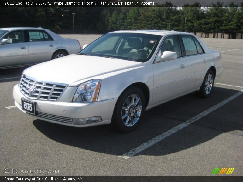 White Diamond Tricoat / Titanium/Dark Titanium Accents 2011 Cadillac DTS Luxury