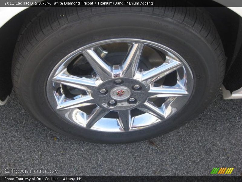 White Diamond Tricoat / Titanium/Dark Titanium Accents 2011 Cadillac DTS Luxury