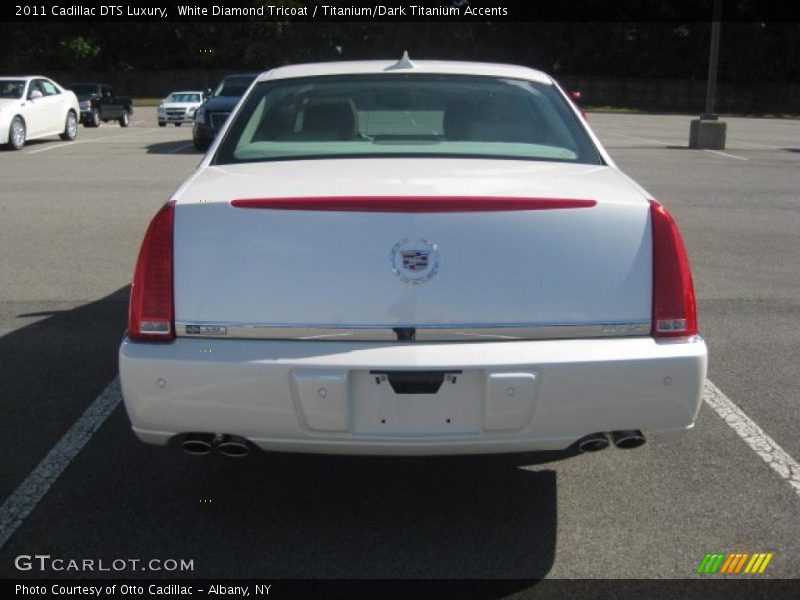 White Diamond Tricoat / Titanium/Dark Titanium Accents 2011 Cadillac DTS Luxury