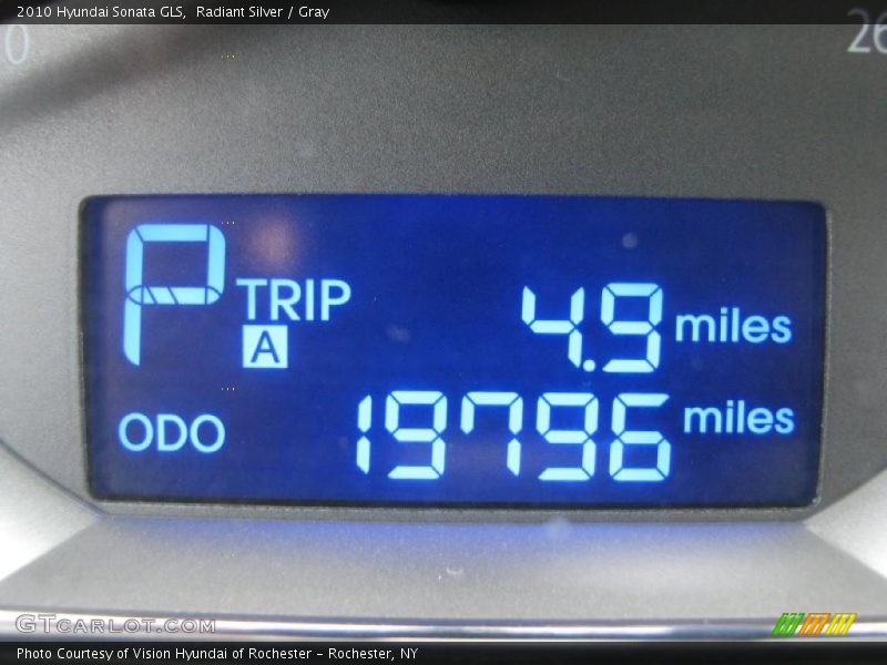 Radiant Silver / Gray 2010 Hyundai Sonata GLS